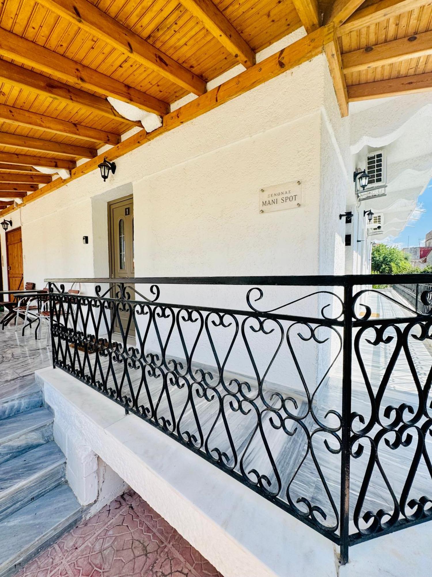 Mani Spot Otel Areopoli Dış mekan fotoğraf